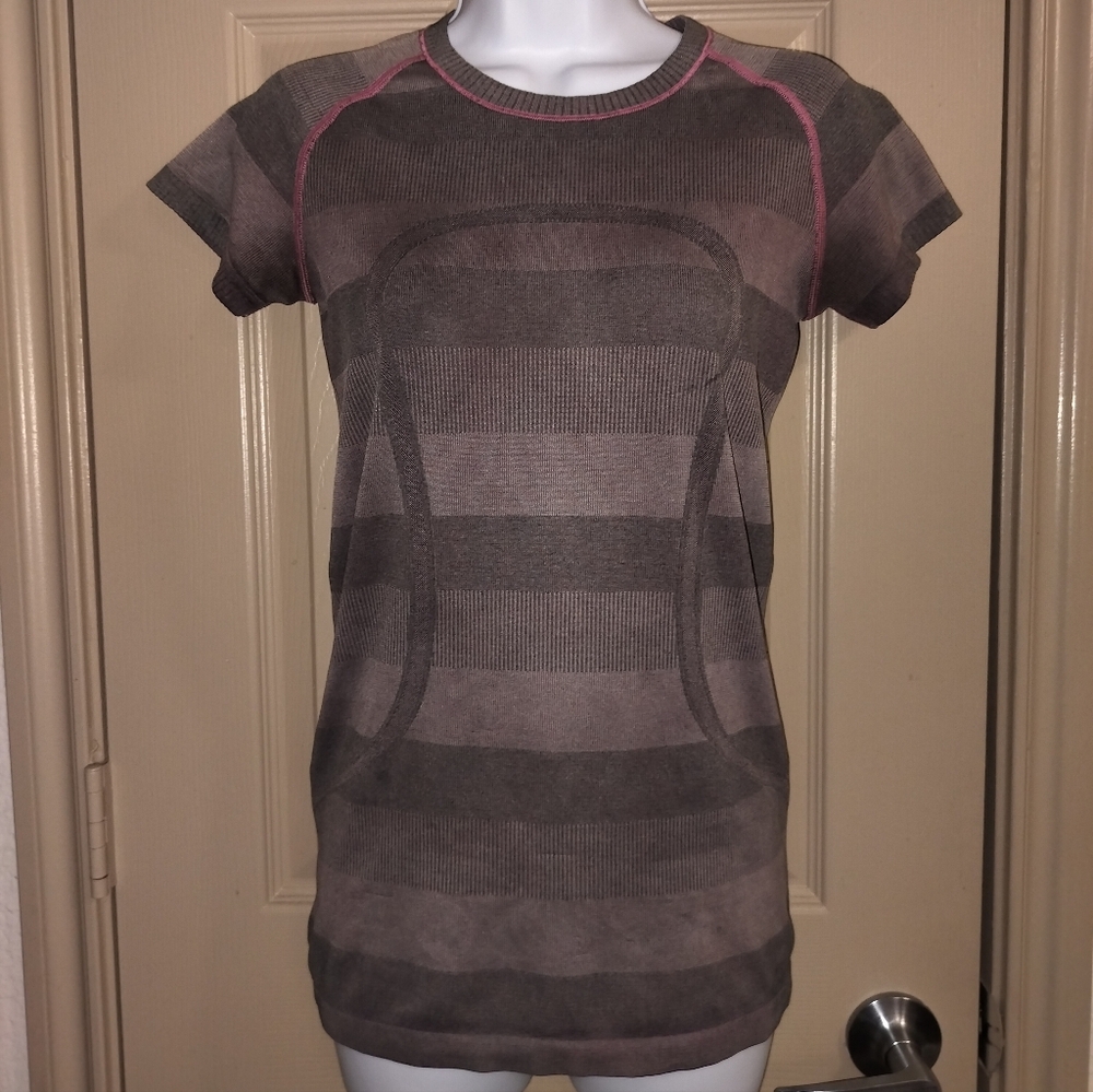 Lululemon Run: Swiftly Tech Short Sleeve Shirt Sz 6